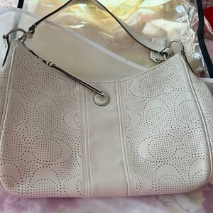 GUC Coach Soft White/Cream Leather Shoulder Bag with flaw. See photos of strap